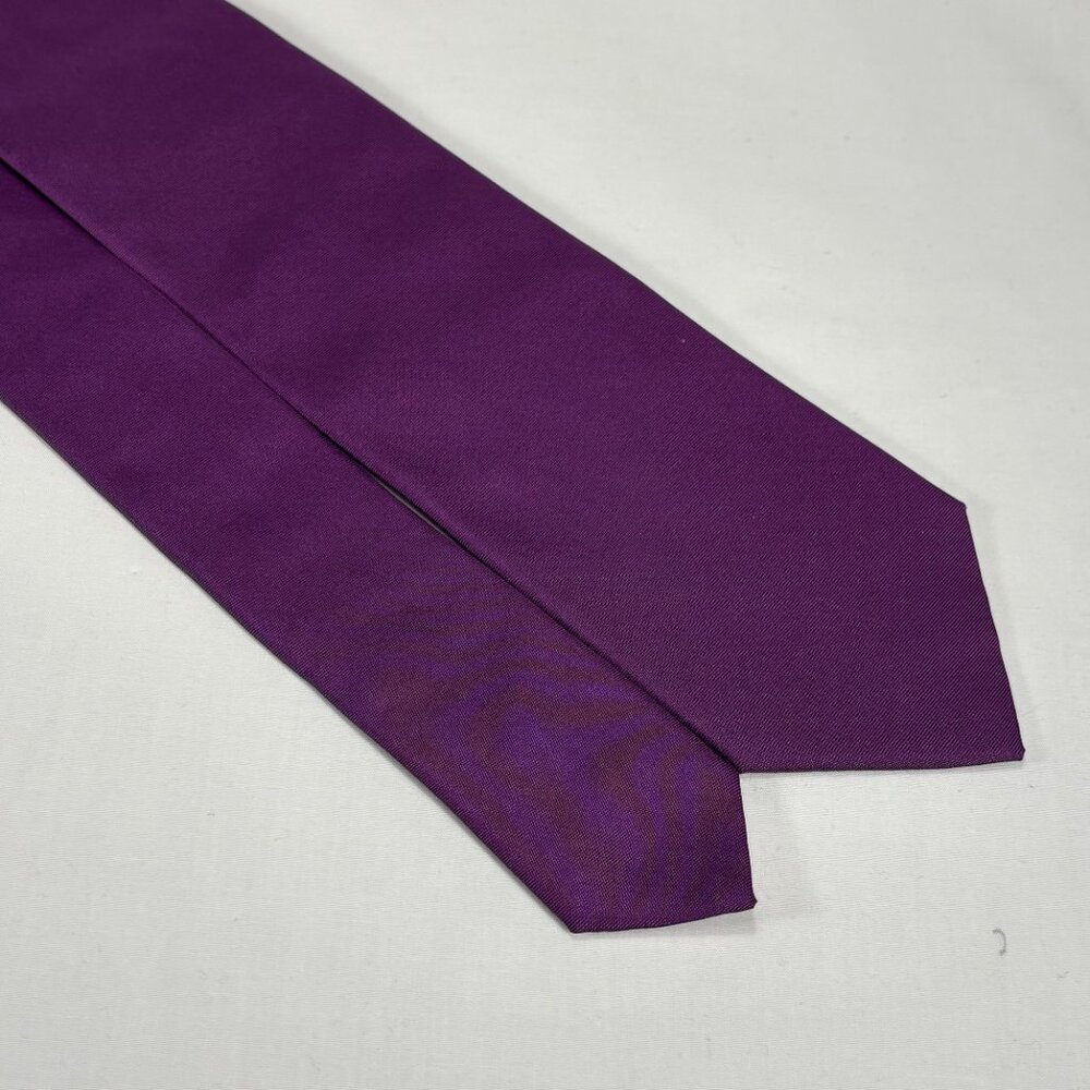 new Hugo Boss made in Italy all silk narrow tie